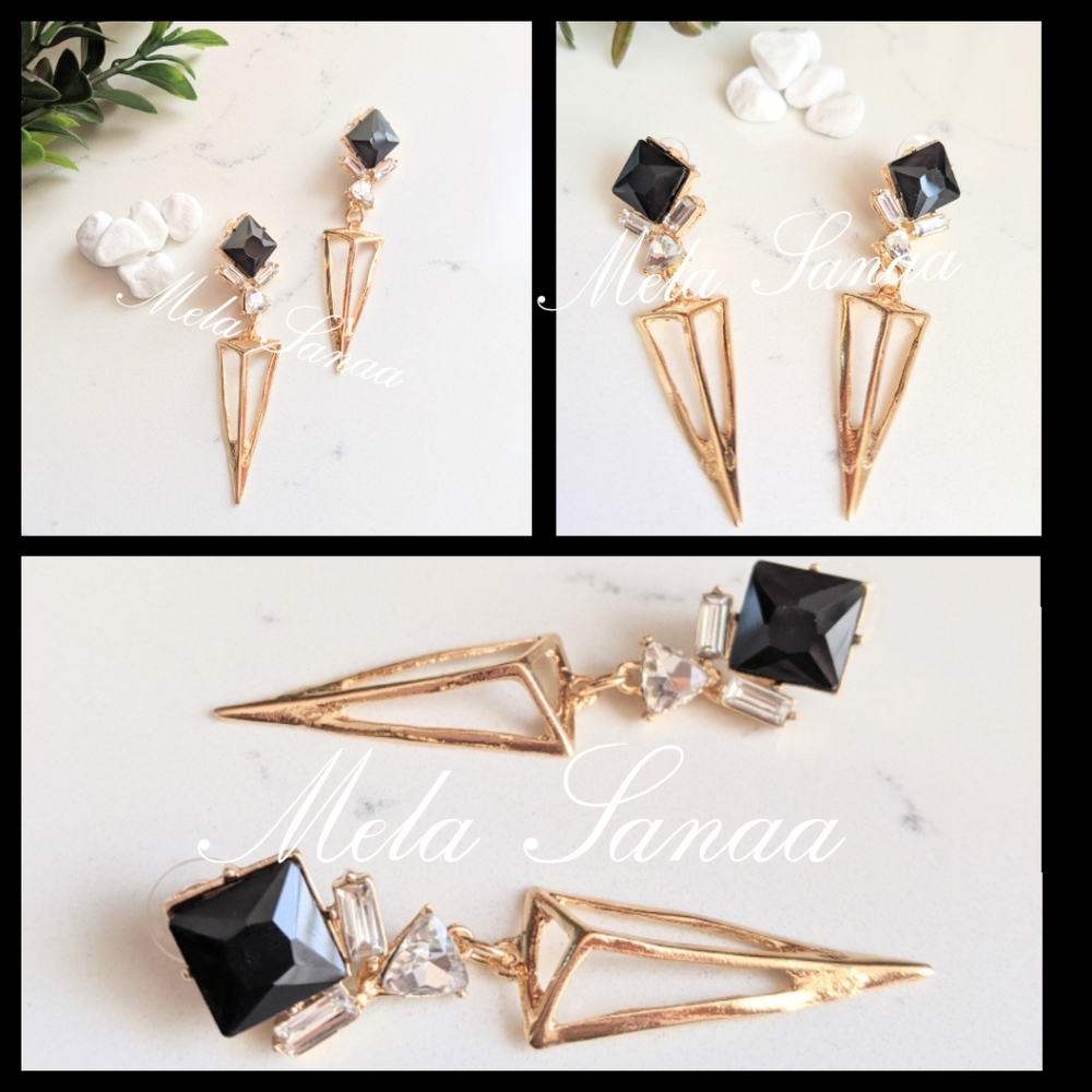 🍒5/$30-Diamond Triangular Dangle Earrings🍒